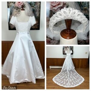 Elegant Vintage 90s Mori Lee Wedding Gown With Detachable Train & Veil!